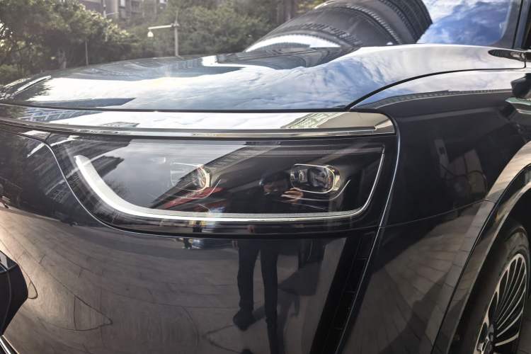 Used Hima AITO M8 2025 Extended-Range Max+ Version 53.4 kWh 6-Seater Edition