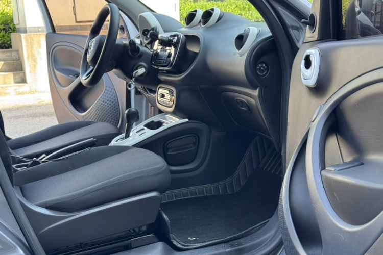 Used smart forfour 2016 1.0L 52 kW Dynamic Edition