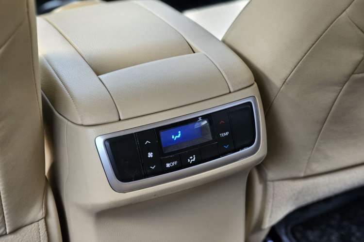 Used Toyota Highlander 2018 2.0T Two-Wheel Drive Elite Edition 5 Seats Emission Standard China V
