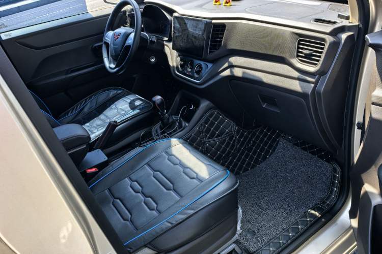 Used Wuling Hongguang V 2022 1.5L Jingqu Edition Electric-Assist LAR