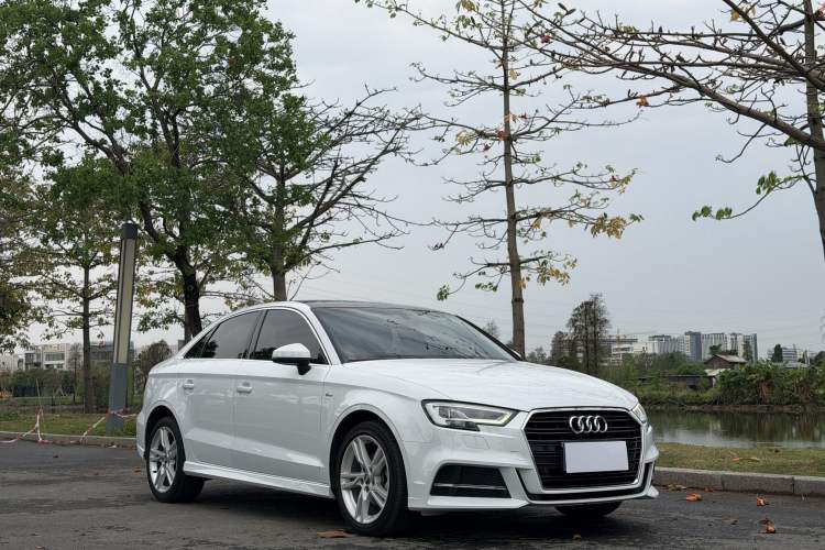 Used Audi A3 2019 Limousine 35 TFSI Fashion Edition China V standard
