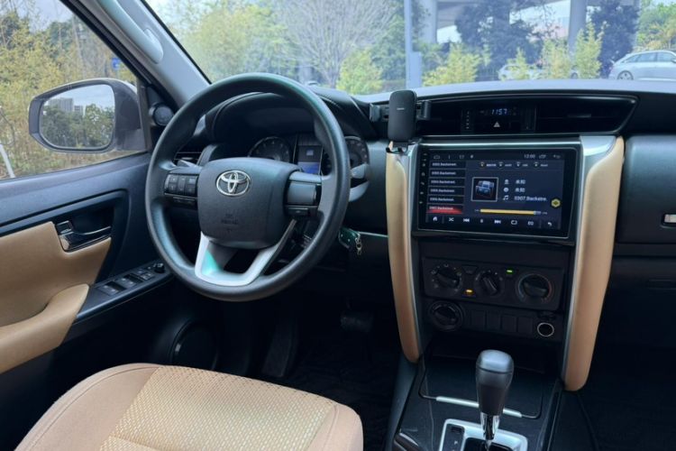 Used Toyota Fortuner 2016 2.7L Middle East Version Interior 9