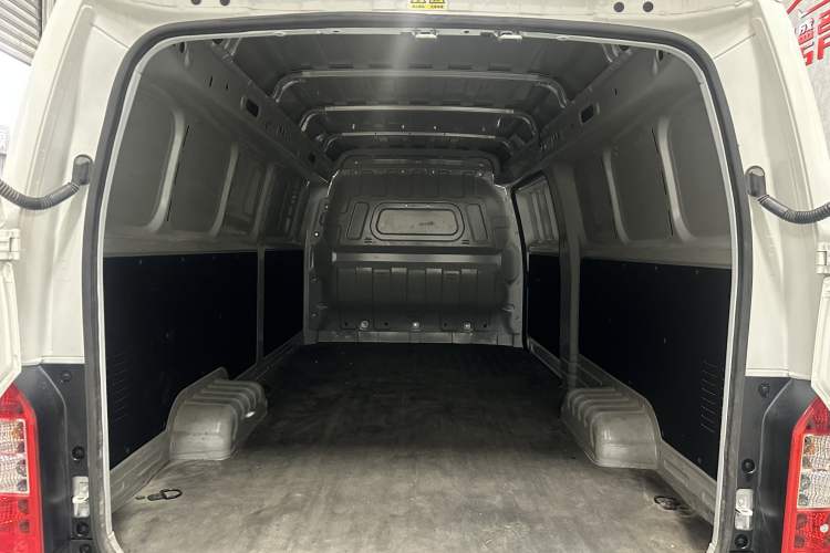 Used Karry Jiangtun E7 2024 Wealthy Edition Trunk