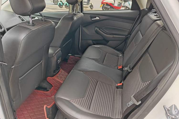 Used Ford Focus 2018 Hatchback Classic 1.6L Automatic Trendy SmartDrive Edition
