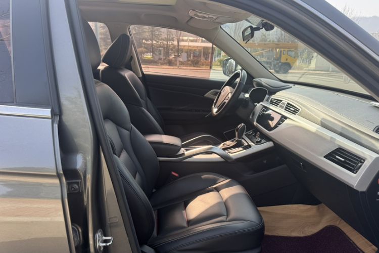 Used Geely Auto Emgrand X7 Sport 2018 1.8TD Automatic Two-Wheel Drive Smart Connect 4G Internet Edition
