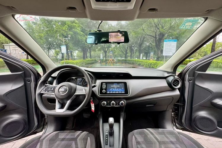 Used Nissan Kicks 2021 1.5L XL CVT Cool Enjoyment Edition Interior 2