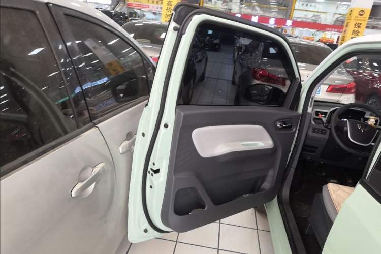 Used Wuling Hongguang MINIEV 2022 Macaron Premium Model – Lithium Iron Phosphate