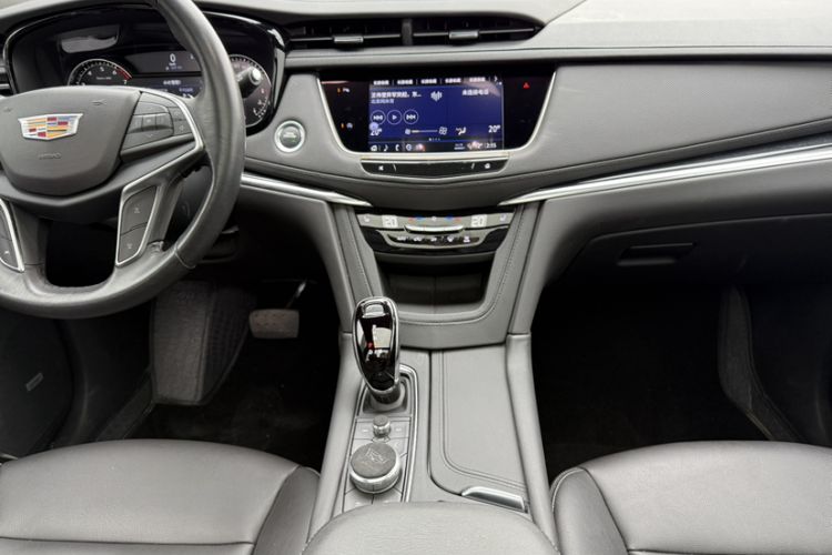 Used Cadillac XT5 2023 2.0T Two-Wheel-Drive Fashion Edition Interior 3