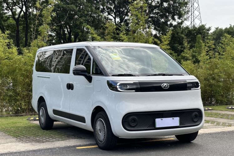 Used SAIC MAXUS Dana V1 2024 V1 Short Wheelbase Low-Roof Multi-Function Version (51 kWh)
