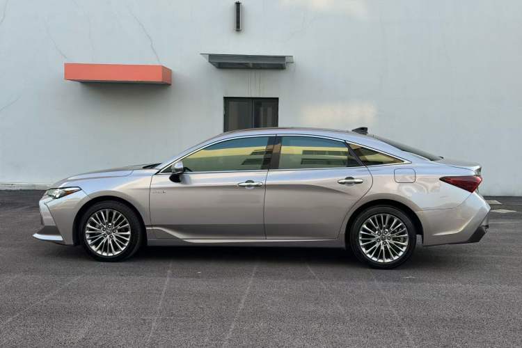Used Toyota Avalon 2019 Dual-Engine 2.5L XLE Prestige Version China VI Standard
