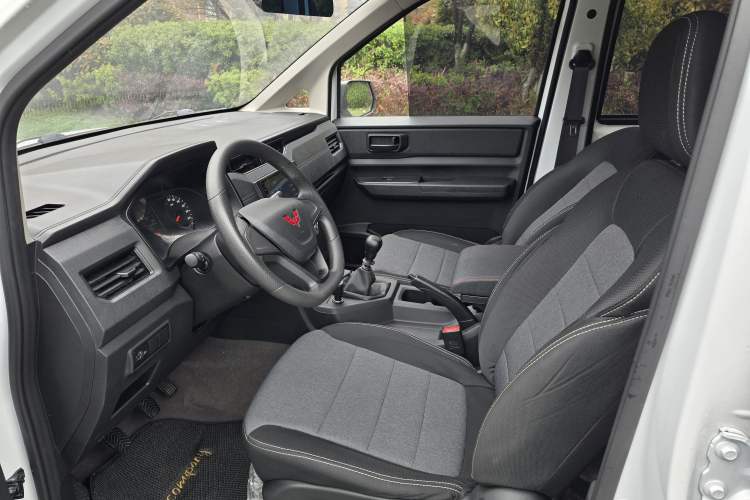 Used Wuling Hongguang PLUS 2020 1.5L Manual Standard Edition 7-Seater
