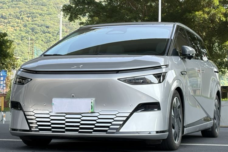 Used XPeng X9 2024 702 Ultra-Long Range Max
