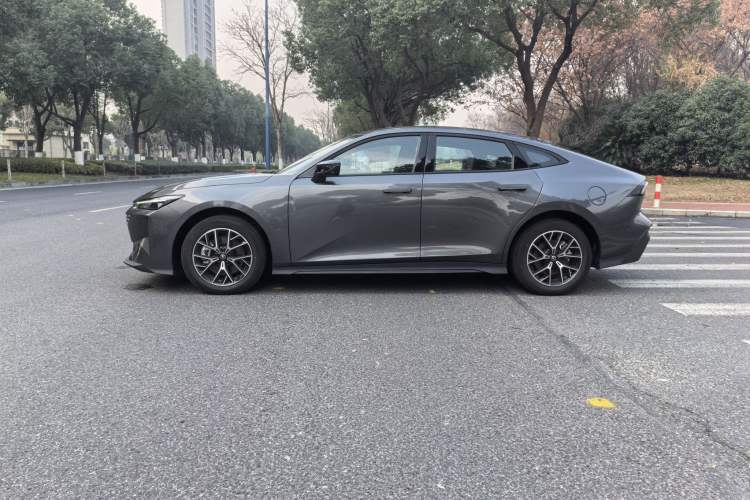 Used Changan UNI-V iDD 2024 Blue Whale Smart Electric iDD 136km Smart & Fun Model