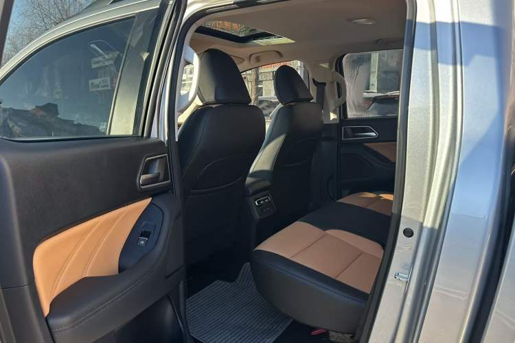 Used Great Wall Poer 2023 2.0T Passenger Version Automatic Diesel 4x4 Sporty GW4D20M
