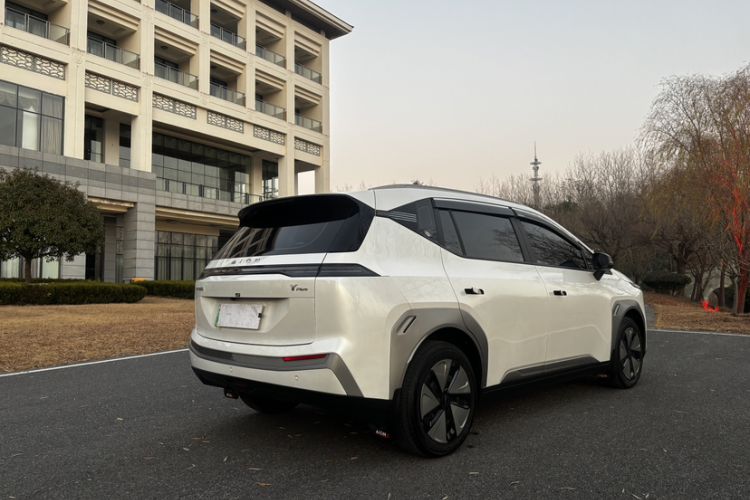 Used AION Y 2024 Younger Exterior 15