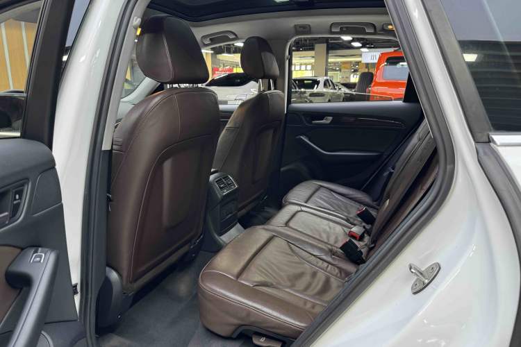 Used Audi Q5 2016 40 TFSI Technology Edition Interior 7