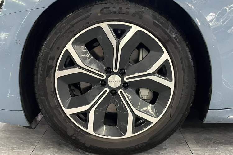 Used Hima Luxeed S7 2025 855 km Max Exterior 4