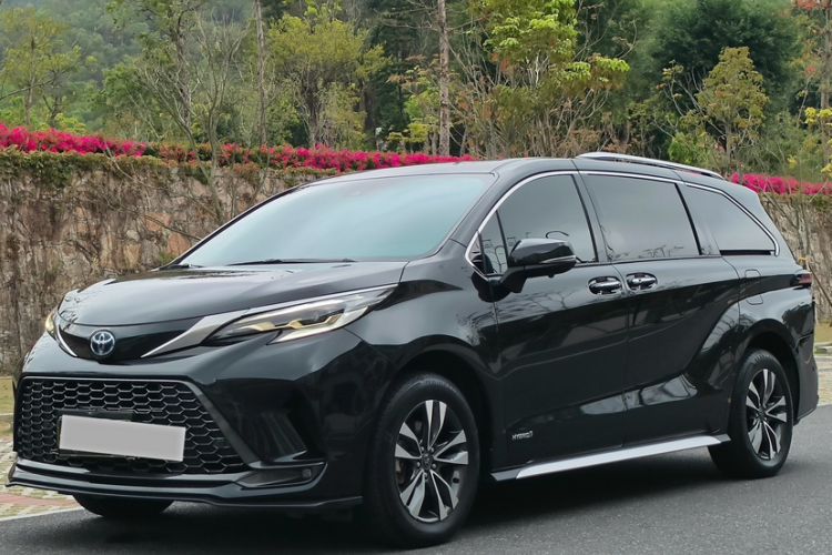 Used Toyota Granvia 2023 2.5L Hybrid Luxury Edition