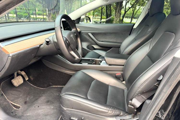 Used Tesla Model 3 2020 Long-Range Rear-Wheel-Drive Version Interior 2