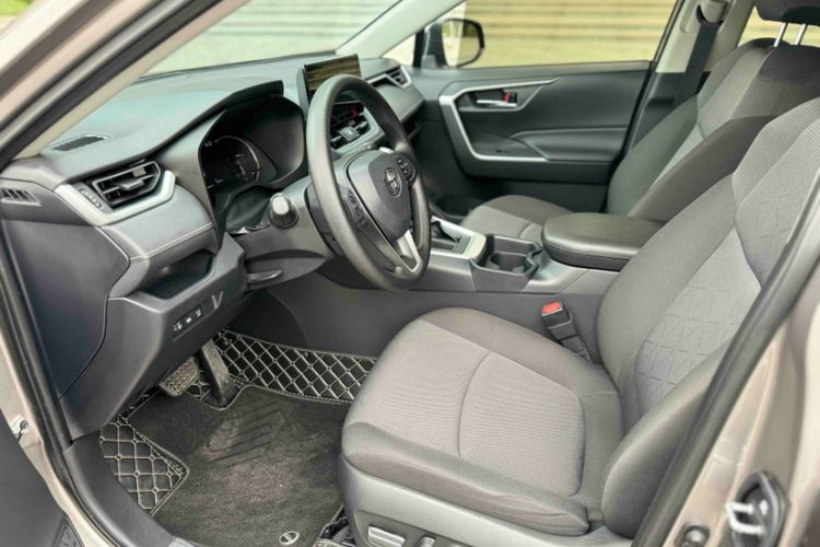 Used Toyota RAV4 2023 2.0L CVT Two-Wheel Drive Fashion Edition Interior 5