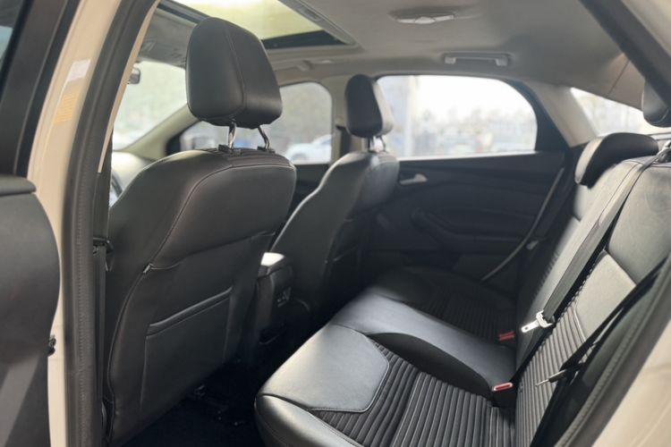 Used Ford Focus 2018 Sedan Classic 1.6L Automatic Trendy SmartDrive Edition Interior 1