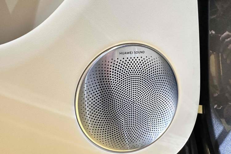 Used Hima Luxeed R7 2024 All-Electric 802 km Max
