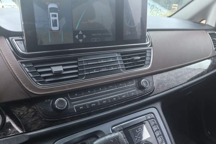 Used SAIC MAXUS G10 2016 2.0T Automatic Luxury Executive Edition