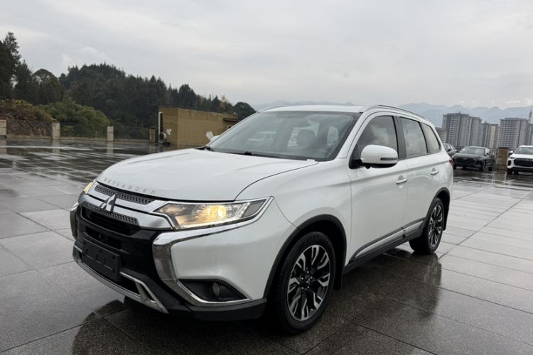 Used Mitsubishi Outlander 2019 2.0L Two-Wheel Drive Comfort Edition 5 Seats China V Standard
