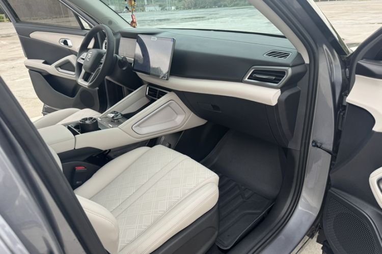 Used BYD Yuan UP 2024 401KM Leading Edition Interior 2