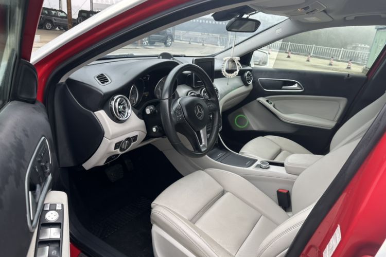 Used Mercedes-Benz GLA 2016 GLA 200 Sport Edition Interior 2