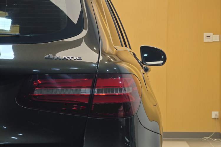 Used Mercedes-Benz GLC 2017 GLC 260 4MATIC Luxury Model
