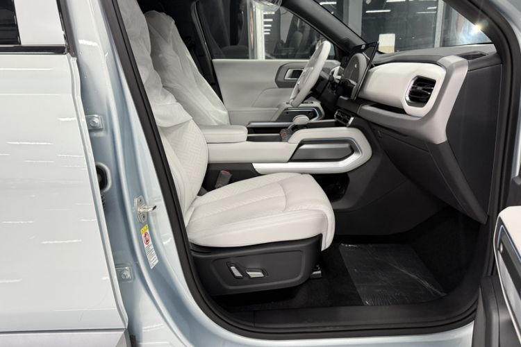 Used Formula Leopard Titanium 3 2025 501 km Range Rear-Wheel Drive Intelligent Driving Max Edition