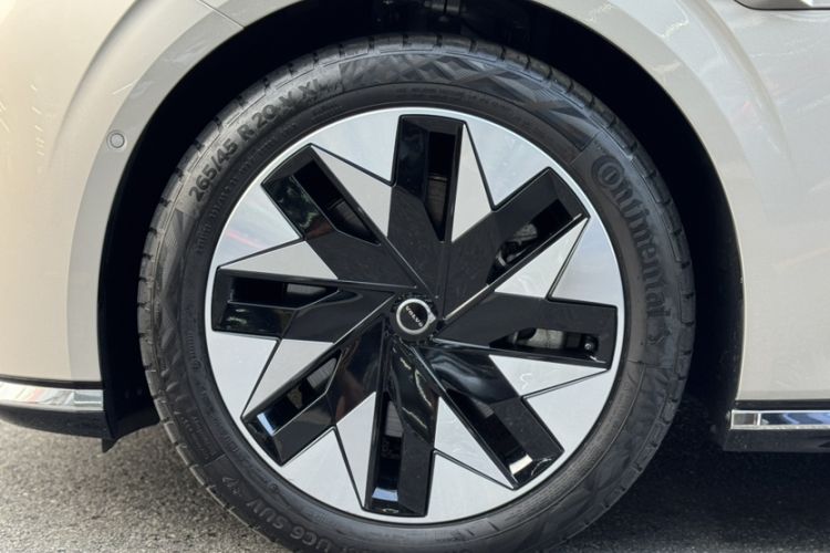 Used Volvo EM90 2025 Ultra Six-Seater
