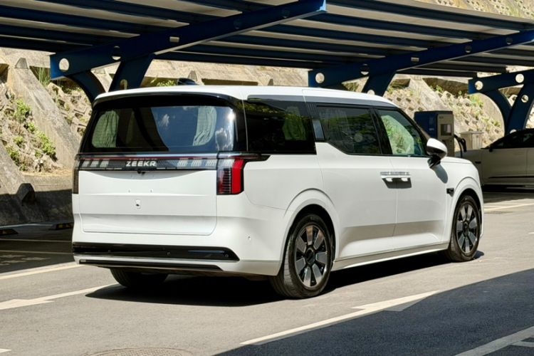 Used Zeekr 009 2022 WE Edition Exterior 7