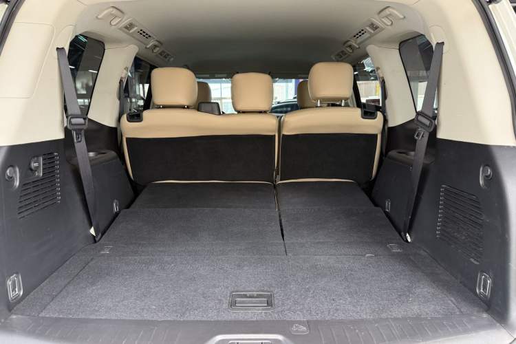 Used Nissan Patrol  Interior 11