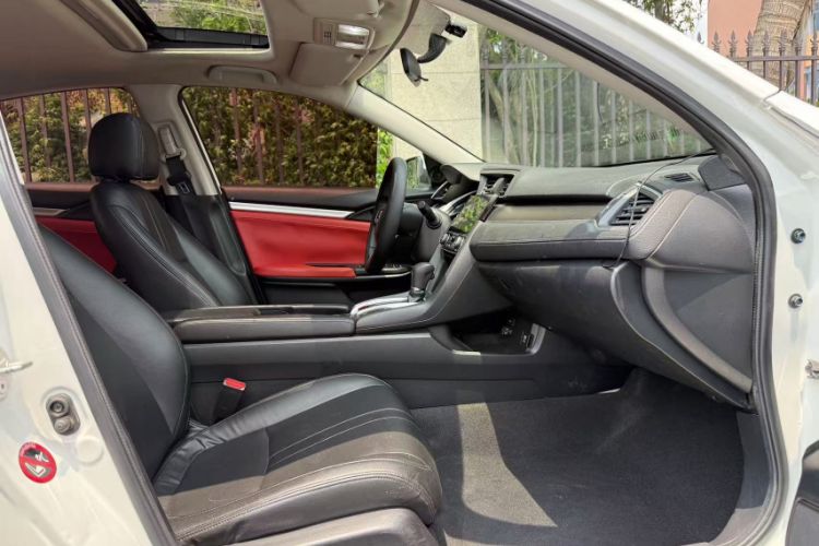 Used Honda Civic 2016 220TURBO CVT Luxury Edition Interior 2