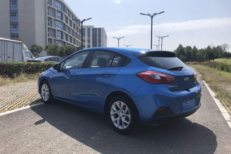 Used Chevrolet Cruze 2017 1.5L Hatchback Automatic Pioneer Sunroof Edition