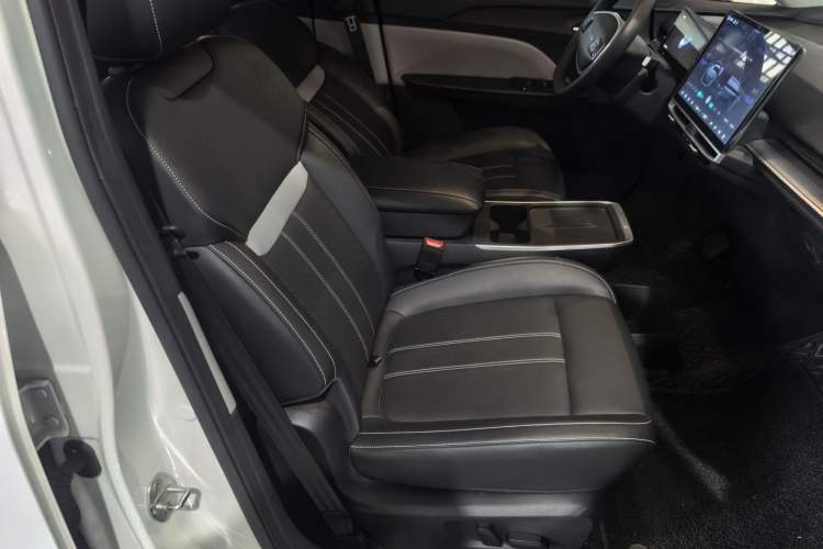 Used Venucia VX6 2023 520 Pro
