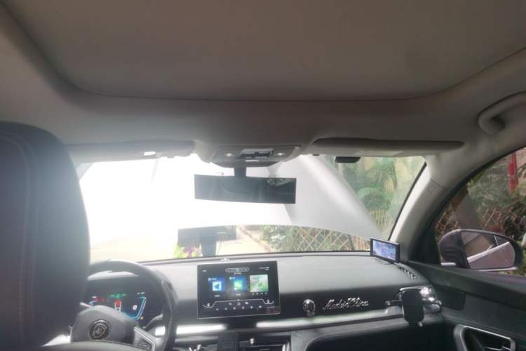 Used BYD Song Pro New Energy 2019 DM 1.5T Four-Wheel Drive Performance Edition Deluxe Model Interior 1