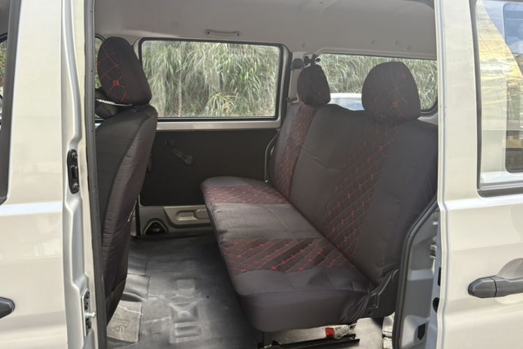 Used Jinbei Hiace X30 2023 1.5L Super-Comfortable Passenger Van 5/6/7-Seater Non-Air-Conditioned Version Model SWC15M