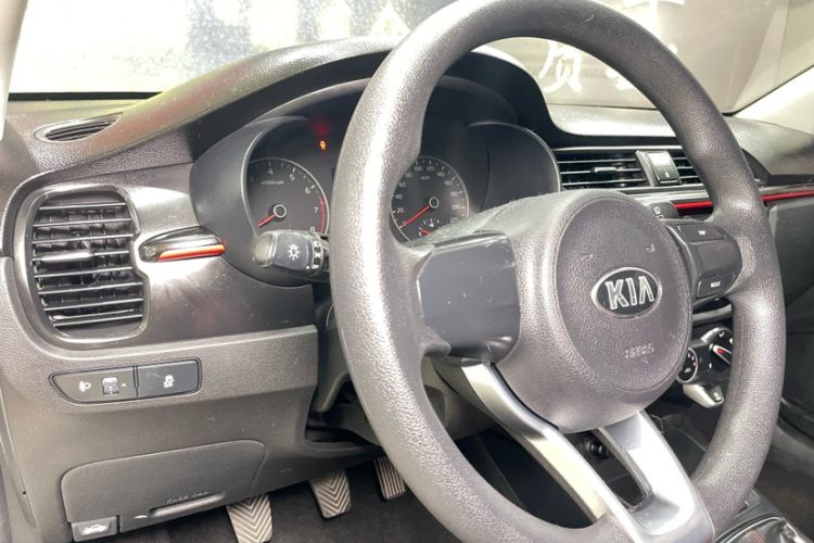 Used Kia KX Cross 2017 1.4L MT GLS
