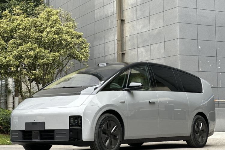 Used Li Auto MEGA 2025 Home Family Special Edition