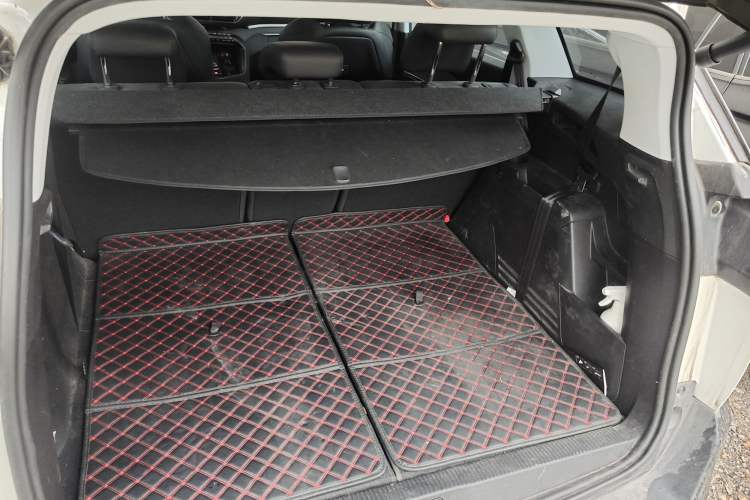 Used Peugeot 5008 2017 380THP 7-Seater Luxury Edition Trunk