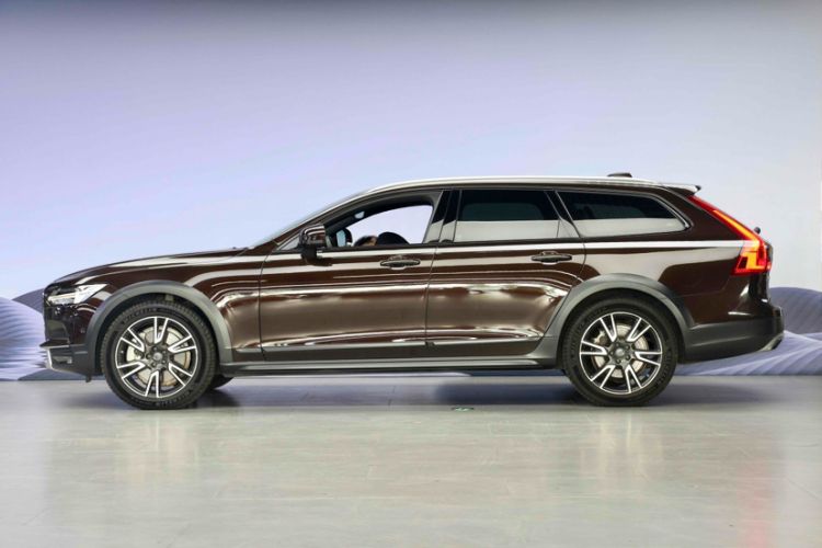 Used Volvo V90 2017 Cross Country T5 AWD Prestige Edition