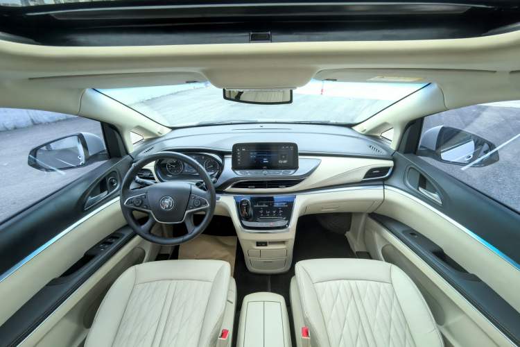 Used Buick GL8 2023 Facelifted Land Cruiser Executive Luxury Version
