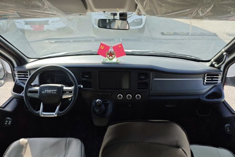 Used JMC Fushun 2025 2.0T 6MT Diesel Mid-Drive Mid-Roof Commercial Multi-Purpose 7-Seater Passenger Vehicle
