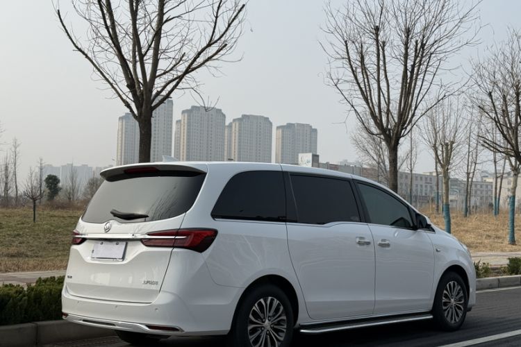 Used Buick GL8 2023 Facelifted Land Cruiser Executive Luxury Version