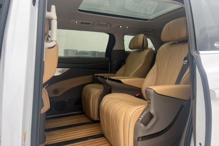 Used Denza D9 2022 DM-i 1040 Prestige Model