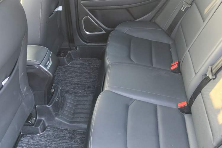 Used Geely Auto Emgrand 2019 Leading Edition 1.5L Manual Luxury Model China VI Standard