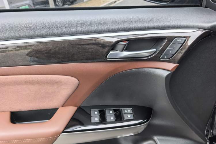 Used GAC Trumpchi GS8 2019 390T Two-Wheel Drive Luxury Smart Connectivity Version (7 Seats) Interior 2